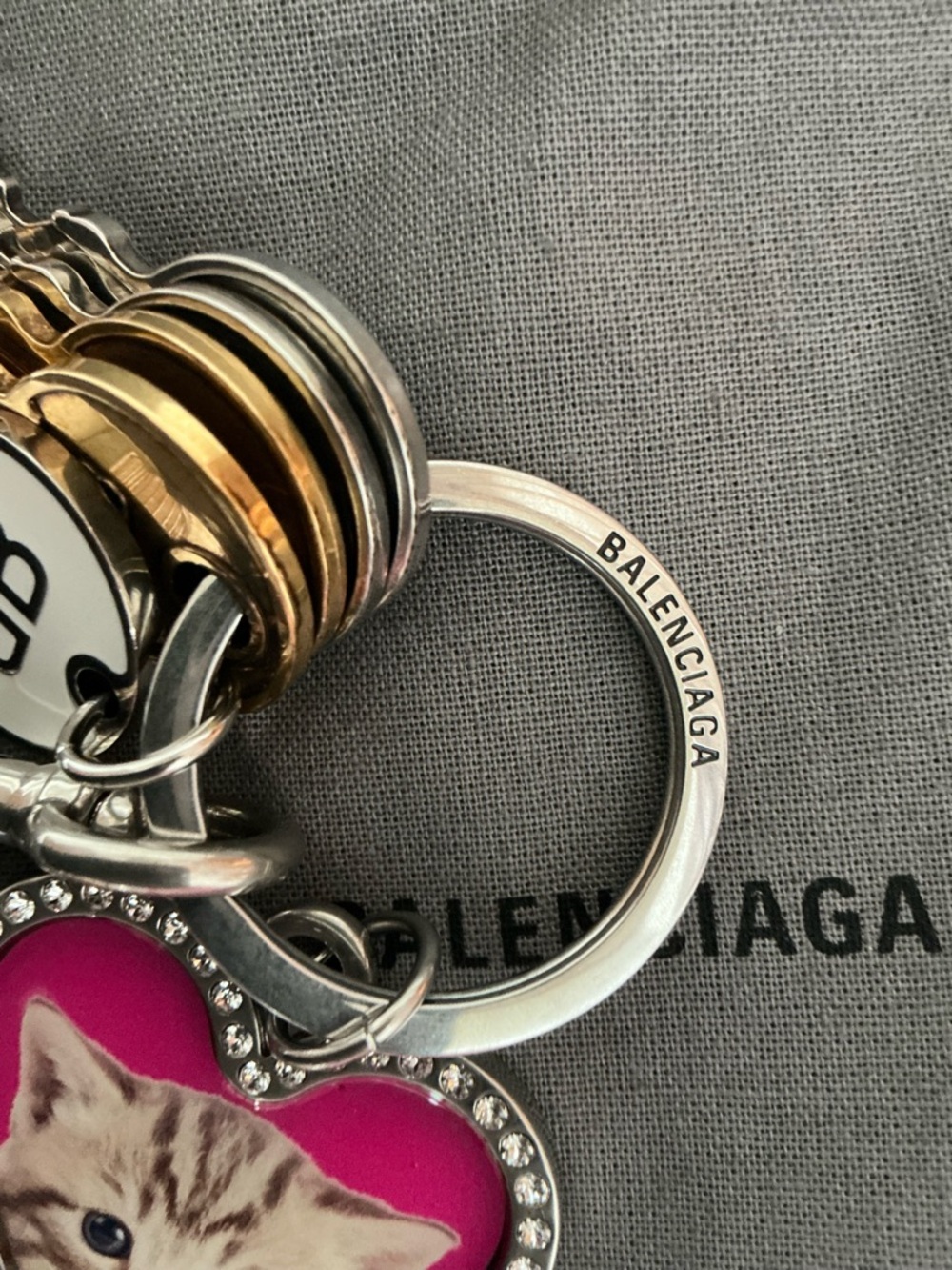 BEAUTIFUL BALENCIAGA HEART CAT EMBELLISHED KEYCHAIN KEYRING BAG CHARM - Picture 4 of 16